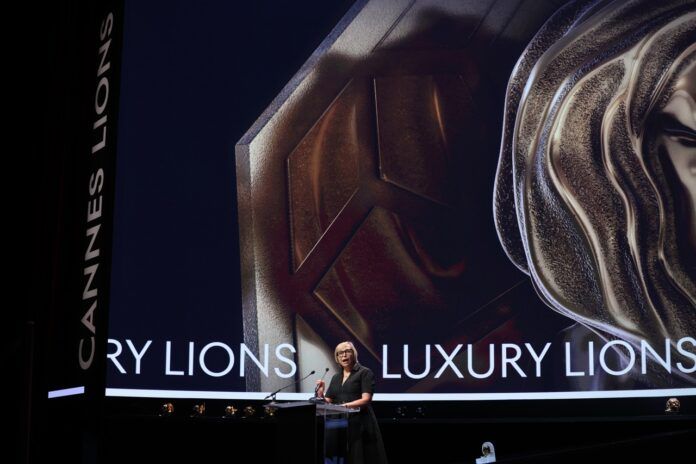 2025.06.19 Luxury Awards de tamaño grande 2025.06.19 Luxury Awards de tamaño grande